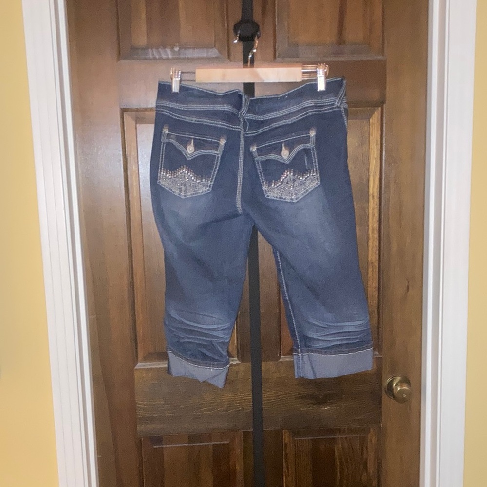 Rue21 Blue Cropped Jeans with Distressed Details - Picture 4 of 10